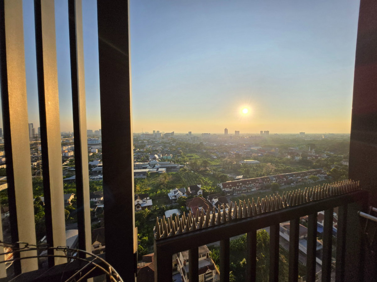 รูป ขายคอนโดห้องมุม : เดอะไลน์ วงศ์สว่าง ขนาด 49 ตร.ม. 2 ห้องนอน 1 ห้องน้ำ ชั้น 19 วิวเมืองสวย เฟอร์นิเจอร์และเครื่องใช้ไฟฟ้าพร้อมอยู่ - รูปที่ 11/12