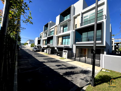 ทาวน์โฮม ถนนศรีนครินทร์-ร่มเกล้า : ✅แปลงมุม หน้าบ้านไม่ตรงใคร 3b4b 11.5mb - Nirvana Define Krungthep Kreetha 📞Call 090 919 9898