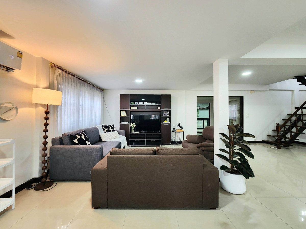 รูป  🌿 **VR0126 | บ้านเดี่ยว Luxury ห้วยขวาง ใกล้ MRT ห้วยขวาง** 🏡 - รูปที่ 21/41