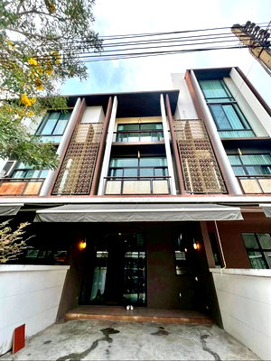 เช่าทาวน์โฮม ถนนกรุงเทพฯ-นนทบุรี : ใกล้ Mrt ติวานนท์ โทร 0944179139 ตี๋ AG ไลน์ @975mniap 