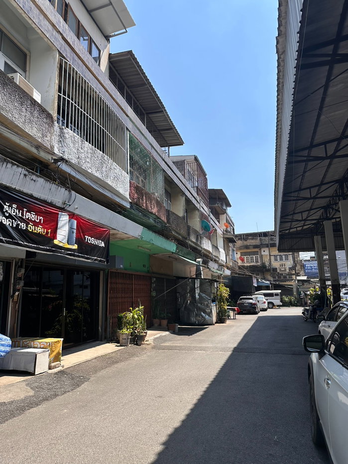 รูป ขายตึกแถวรีโนเวทใหม่ ใกล้แยกปอยหลวง เชียงใหม่   - รูปที่ 23/24