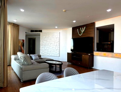 Condos for rent Assumption Convent Silom School : #SC12462​​​  📌 Rent | 🟦🟨 Watermark Chaophraya  🟥🟩💬𝑪𝒐𝒏𝒕𝒂𝒄𝒕𝑳𝑰𝑵𝑬:@𝒔𝒆𝒄𝒓𝒆𝒕𝒑𝒓𝒐𝒑𝒆𝒓𝒕𝒚 🔥✨