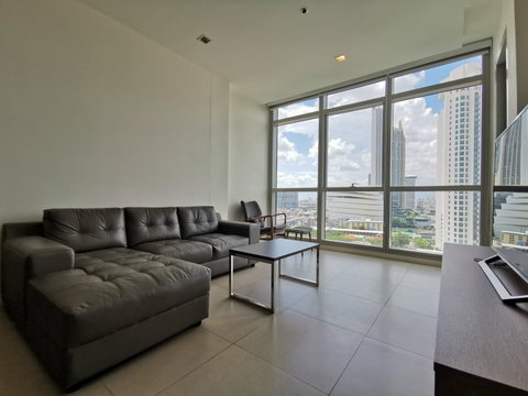 LTHC5538 – The River FOR RENT 2 beds 2 baths size 101 Sq.M. Nearby BTS Charoennakorn station ONLY 65k/Month
