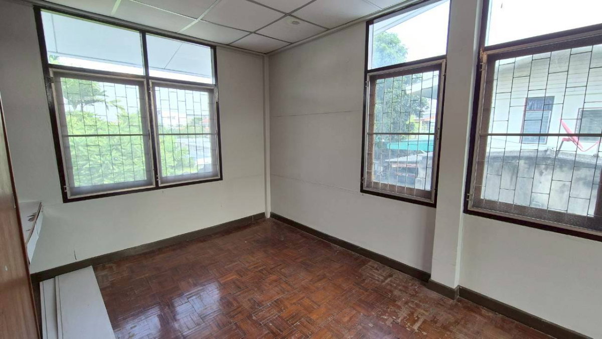 รูป ให้เช่าบ้านเดี่ยว 2 ชั้น เสรีไทย 57 - มีสวนข้างบ้านขนาดใหญ่ - รูปที่ 20/30