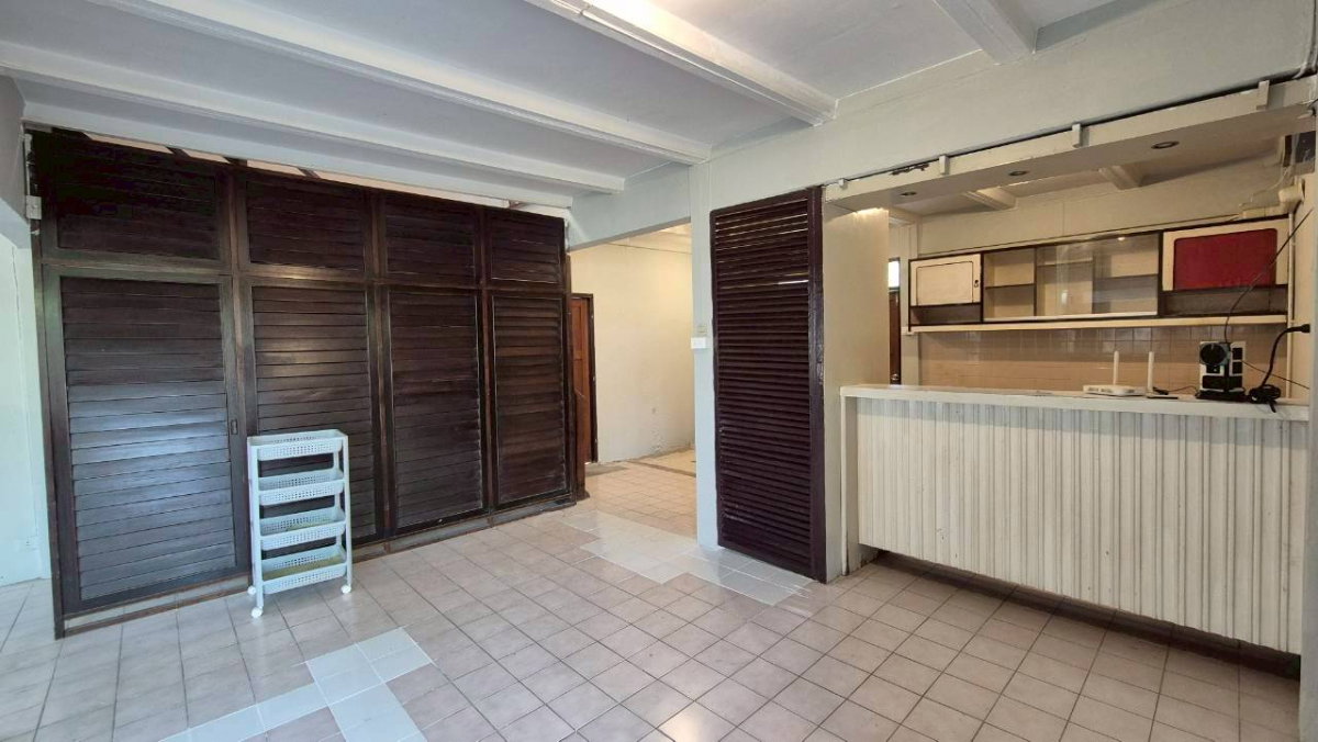 รูป ให้เช่าบ้านเดี่ยว 2 ชั้น เสรีไทย 57 - มีสวนข้างบ้านขนาดใหญ่ - รูปที่ 10/30