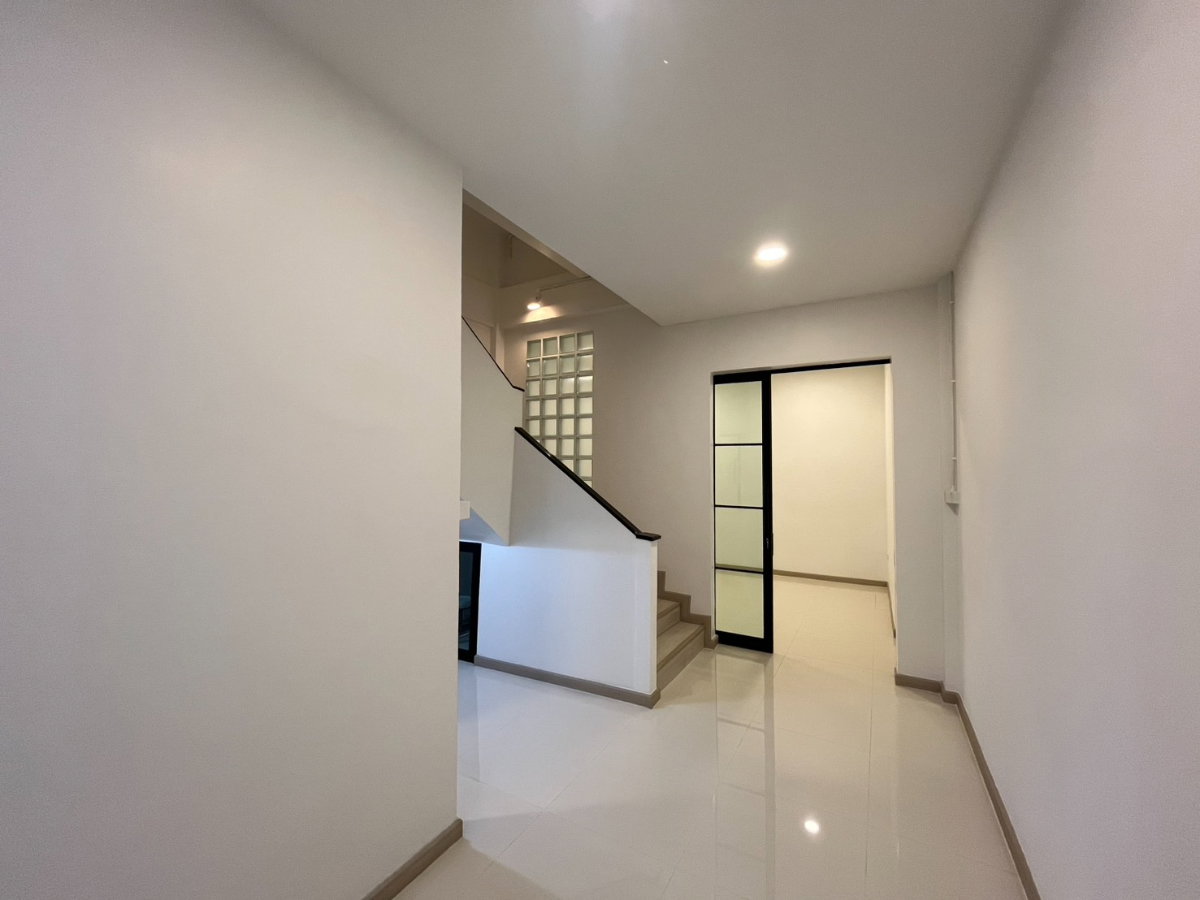 รูป ✨ทาวน์โฮม 3 ชั้น น้อง ZENBI บนทำเลศักยภาพเลียบด่วนรามอินทรา  ใกล้ CDC / Central EastVille  พร้อมพื้นที่ใช้สอย 200 ตร.ม. ในราคาเพียง 4.19 ล้านบาท - รูปที่ 21/24