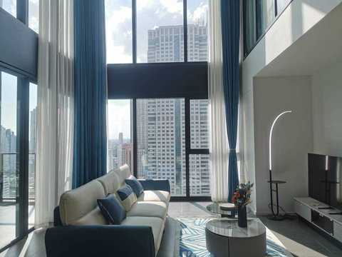 LTHC5532 – The Lofts Silom FOR RENT 2 beds 2 baths size 108 Sq.M. Nearby BTS Surasak station ONLY 80k/Month