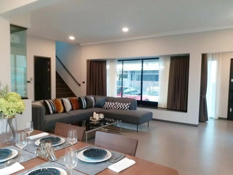LTHC5617 – House FOR RENT in Bang Na 3 beds 4 baths size 225 Sq.M. Nearby BTS Bang Na station ONLY 75k/Month