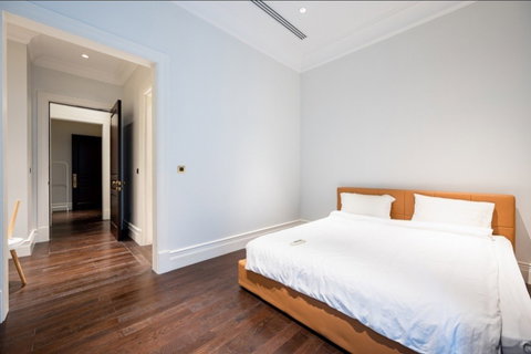 รูปภาพ LTHC5766 – 98 Wireless FOR RENT 2 beds 3 baths size 132 Sq.M. Nearby BTS Phloen Chit station ONLY 150k/Month