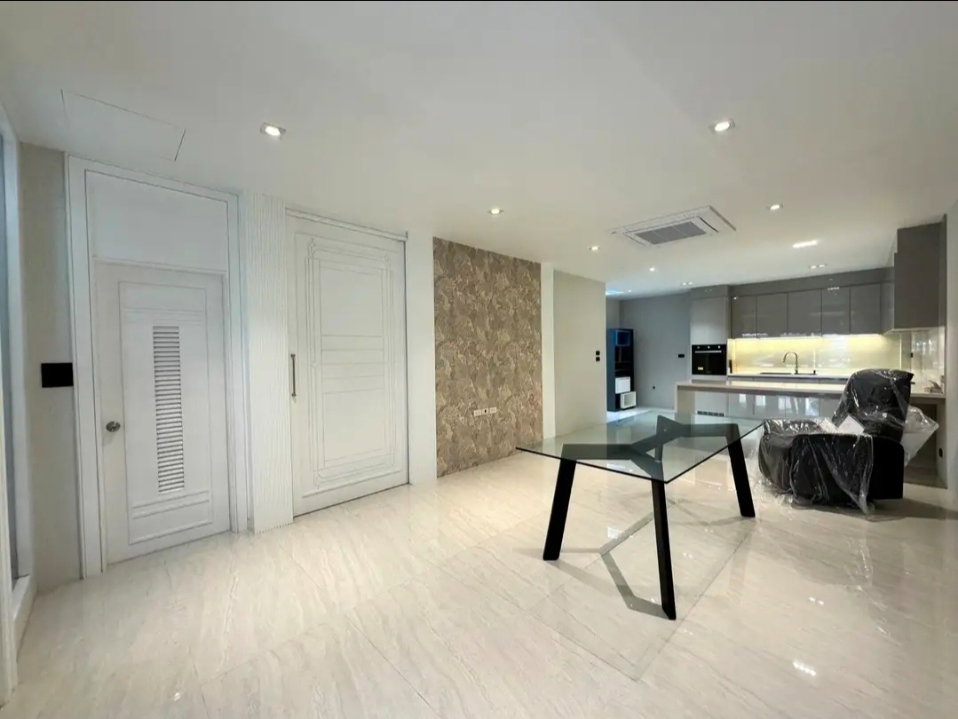 รูป 📣📣 ให้เช่า บ้านกลางกรุง ทองหล่อ รีโนเวทใหม่ 4 ห้องนอน - รูปที่ 8/9