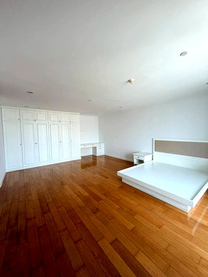 Condos for rent Charn Issara Tower : Chamchuri Square Residence【𝐑𝐄𝐍𝐓】🔥A room with a sleek, luxurious design and a classic feel !🔥 Contact Line ID: @hacondo