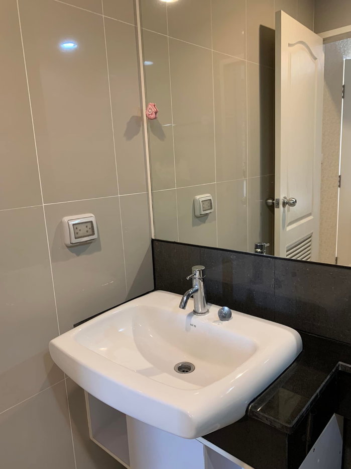 รูป Bangkok Horizon Ratchada Thapra【𝐑𝐄𝐍𝐓】🔥ดีไซน์ผนังอิฐโชว์ลาย เพิ่มเสน่ห์ให้ห้องดูมีสไตล์🔥 ติดต่อไลน์ไอดี: @hacondo - รูปที่ 10/10