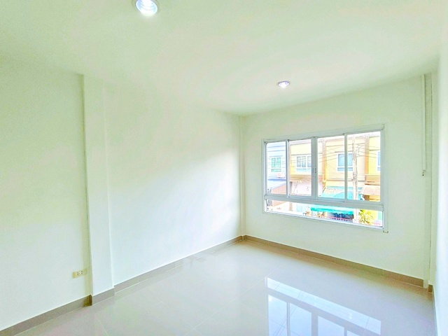 รูป ใกล้วัดเอี่ยมประชามิตร 400 ม.20 ตร.ว. 160 ตร.ม. รร.วัดแหลมฟ้าผ่า 1.8 กม. WashXpress ซอยวัดใหญ่ ทาวน์เฮ้าส์ 2 ชั้น 3 นอน 2 น้ำ - รูปที่ 6/8