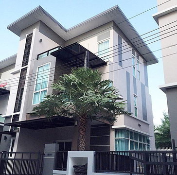 LTH5944 – House FOR RENT in Lat Phrao 3 beds 4 baths size 48 SQ.W. Nearby MRT Lat Phrao ONLY 65k/Month