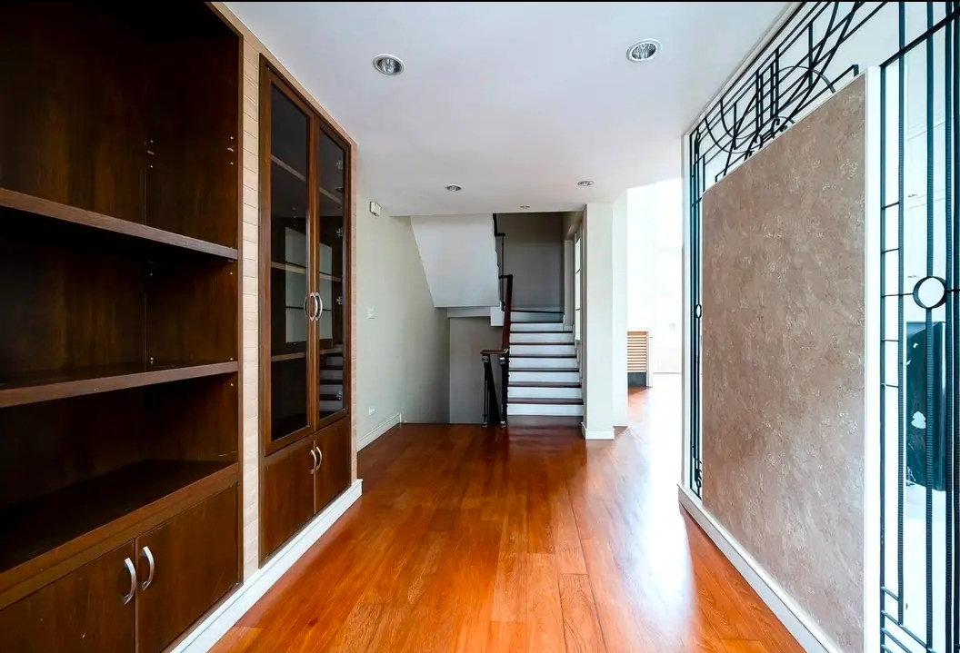 รูป 📣📣 ให้เช่า บ้านกลางกรุง ทองหล่อ รีโนเวทใหม่ 4 ห้องนอน - รูปที่ 5/9