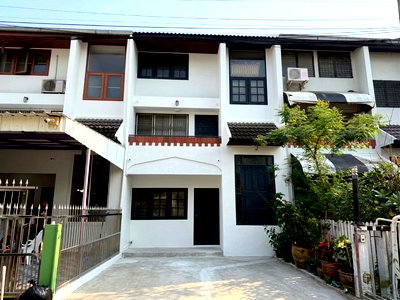 ทาวน์โฮม BTS  รัชโยธิน : ขายด่วน ทาวน์เฮ้าส์ 3 ชั้น ใกล้ BTS เสนานิคม