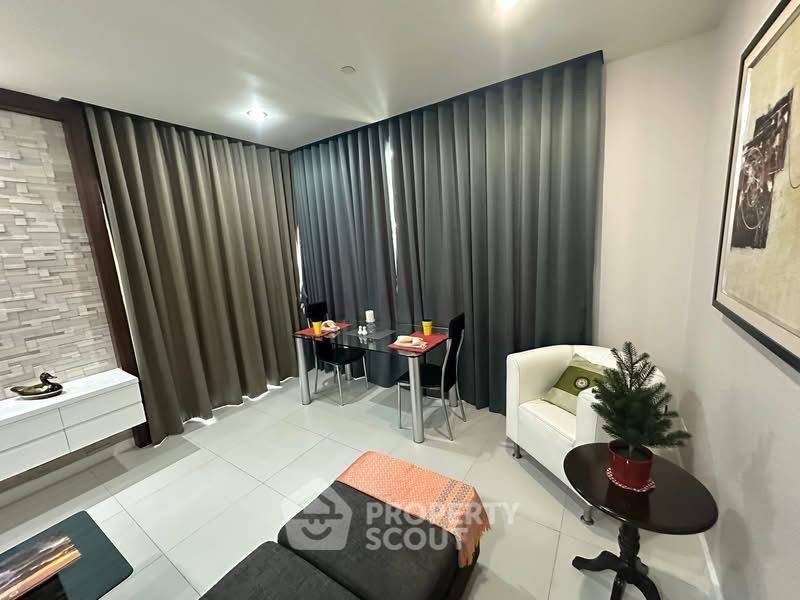 รูป คอนโด 2-ห้องนอน ที่ แมนฮัตตัน ชิดลม ใกล้ BTS ชิดลม (ID 513093) - รูปที่ 2/9