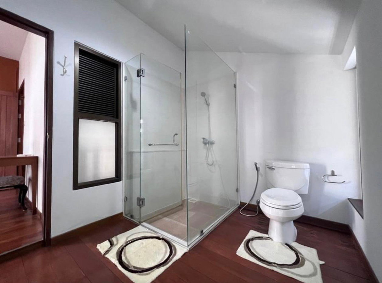 รูป LTHC5610 – Single House with Garden FOR RENT in Phrom Phong 3 beds 3 baths size 280 Sq.M. Nearby BTS Phrom Phong station ONLY 120k/Month - รูปที่ 8/8
