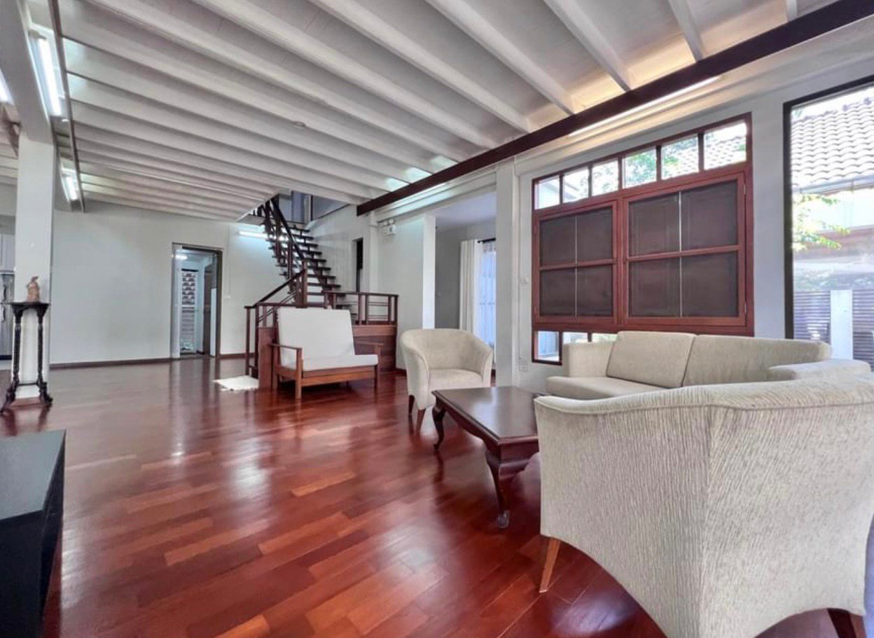รูป LTHC5610 – Single House with Garden FOR RENT in Phrom Phong 3 beds 3 baths size 280 Sq.M. Nearby BTS Phrom Phong station ONLY 120k/Month - รูปที่ 4/8