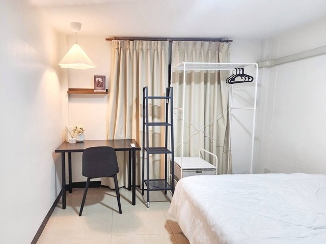 รูป MHR77 Prime Location! บ้านเดี่ยวหลังใหญ่ 70 ตร.ว. ใจกลางห้วยขวาง ใกล้สถานทูตจีน เหมาะสำหรับครอบครัวใหญ่หรือ Expat - รูปที่ 5/11