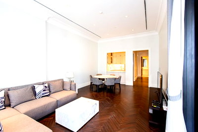 Condos for rent : LTHC5768 – 98 Wireless FOR RENT 2 beds 3 baths size 145.51 Sq.M. Nearby BTS Phloen Chit station ONLY 250k/Month