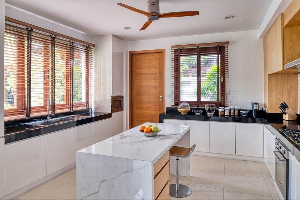 รูป LTHC6078 – Single House with Private Swimming Pool FOR SALE 3 beds 3 baths size 842 Sq.M. Nearby BTS Punnawithi station ONLY 118 MB - รูปที่ 3/8