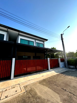 เช่าบ้านแฝด แจส กรีน วิลเลจ คู้บอน : ให้เช่าบ้านแฝดใหม่หลังมุม พร้อมเฟอร์นิเจอร์ครบ 3 ห้องนอน 3 ห้องน้ำ 2 ที่จอดรถ อ่างอาบน้ำ บางเขน ใกล้รถไฟฟ้าสายหยุด 19000 บาท