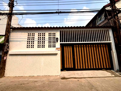 ทาวน์โฮม ม.ราชภัฏพระนคร : ทาวน์เฮ้าส์  ชั้นเดียว  หน้ากว้าง 8 เมตร รีโนเวทใหม่  รามอินทรา 17  ใกล้รถไฟฟ้าสถานีลาดปลาเค้า  ใกล้เซ็นทรัล  รามอินทรา