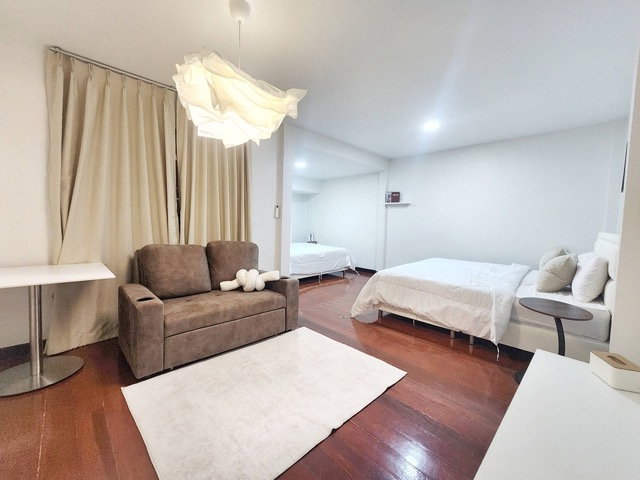 รูป MHR77 Prime Location! บ้านเดี่ยวหลังใหญ่ 70 ตร.ว. ใจกลางห้วยขวาง ใกล้สถานทูตจีน เหมาะสำหรับครอบครัวใหญ่หรือ Expat - รูปที่ 3/11