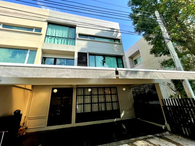 ทาวน์โฮม พัฒนาการ 51 : LTHC5544 – Townhome FOR SALE in Pattanakarn 3 beds 3 baths size 178 Sq.M. Nearby ARL Huamark station ONLY 11.5 MB