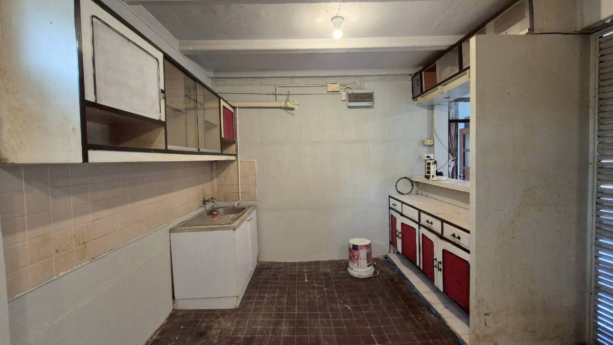 รูป ให้เช่าบ้านเดี่ยว 2 ชั้น เสรีไทย 57 - มีสวนข้างบ้านขนาดใหญ่ - รูปที่ 11/30