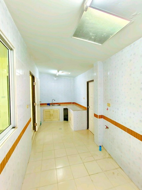 รูป ใกล้วัดเอี่ยมประชามิตร 400 ม.20 ตร.ว. 160 ตร.ม. รร.วัดแหลมฟ้าผ่า 1.8 กม. WashXpress ซอยวัดใหญ่ ทาวน์เฮ้าส์ 2 ชั้น 3 นอน 2 น้ำ - รูปที่ 5/8