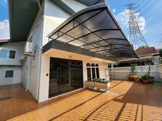 รูป MHR77 Prime Location! บ้านเดี่ยวหลังใหญ่ 70 ตร.ว. ใจกลางห้วยขวาง ใกล้สถานทูตจีน เหมาะสำหรับครอบครัวใหญ่หรือ Expat - รูปที่ 7/11