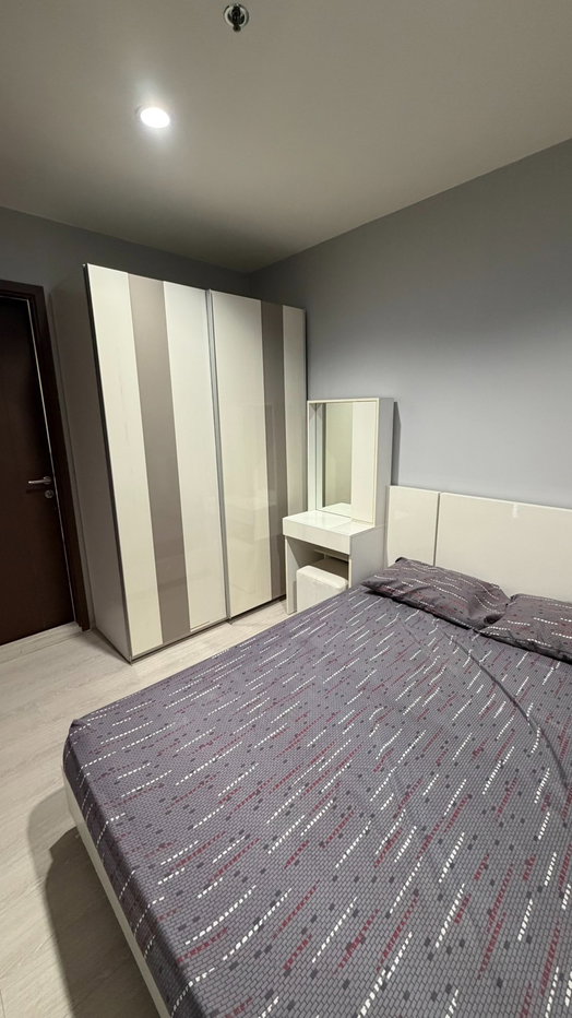 รูป MAR2202 Rhythm Asoke (ริทึ่ม อโศก) ห้องกว้าง เป็นสัดส่วน ฟอร์นิเจอร์ครบ พร้อมเข้าอยู่ เดินทางสะดวก ใกล้ mrt อยู่แยกพระราม9 - รูปที่ 4/8