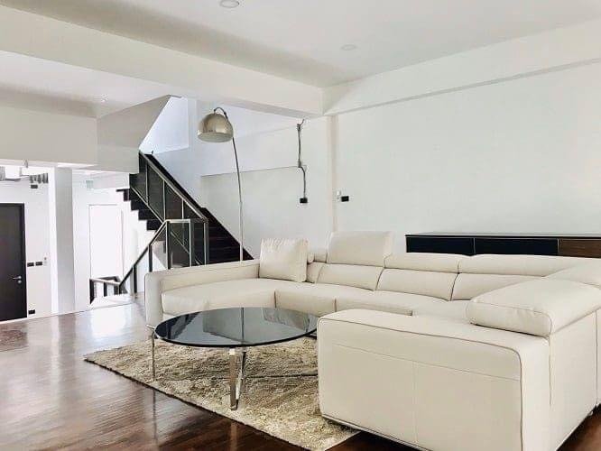 รูป LTHC6054 – Townhouse in Compound FOR RENT in Thonglor 3 beds 3 baths size 340 Sq.M. Nearly BTS Thonglor station ONLY 89k/Month - รูปที่ 2/5