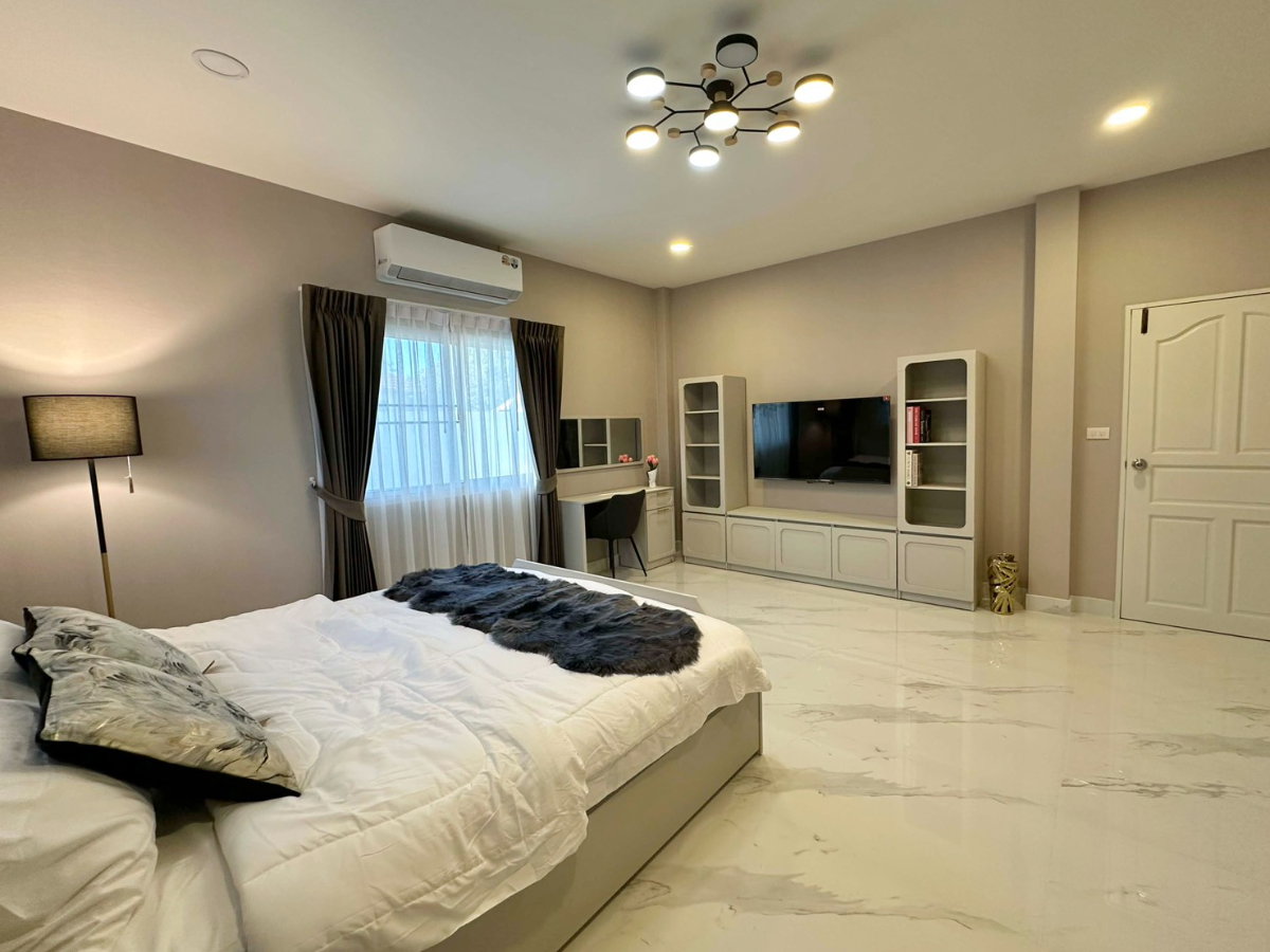 รูป บ้านเดี่ยวเรโนเวทใหม่ทั้งหลัง เนื้อที่กว้าง 207 ตารางวา พร้อมสระว่ายน้ำส่วนตัว พัทยา พร้อมอยู่ - รูปที่ 22/48