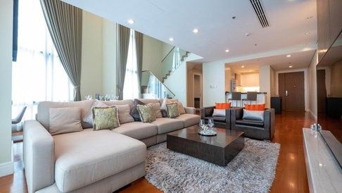 LTH5763 – Bright Sukhumvit 24 FOR RENT 3 beds 3 baths size 188 Sq.M. Nearby BTS Phrom Phong station ONLY 120k/Month