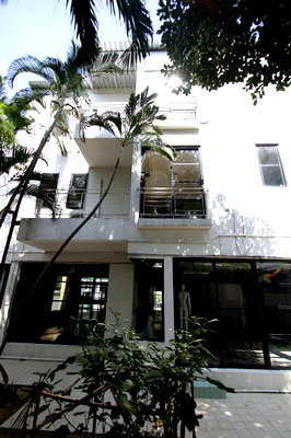 เช่าบ้านเดี่ยว เทสโก้โลตัส เอ็กตร้า พระราม 4 : LTH5510 – House FOR RENT in Ekkamai 4 beds 5 baths size 450 Sq.M. Nearby BTS Ekkamai station ONLY 100k/Month