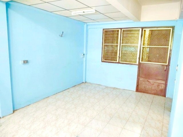 รูป ตลาดสดคลองขวาง 1.2 กม. 20 ตรว. ใหญ่ที่สุด เลียบคลองฝั่งเหนือ 12 หนองแขม ทาวน์โฮมใหญ่มาก 2 ชั้น ถูกที่สุดในฝั่งธนบุรี 160 ตรม. - รูปที่ 2/8