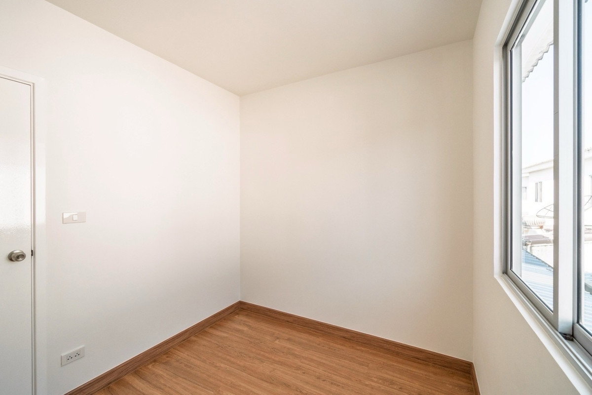 รูป ทาวน์โฮมรีโนเวทใหม่ทั้งหลัง ฟังก์ชันเหมาะสำหรับครอบครัวเริ่มต้น หรือคนทำงาน ดูแลง่าย ค่าใช้จ่ายไม่สูงราคาคุ้มค่า ทำเลอ่อนนุช–เฉลิมพระเกียรติ 87 - รูปที่ 22/30