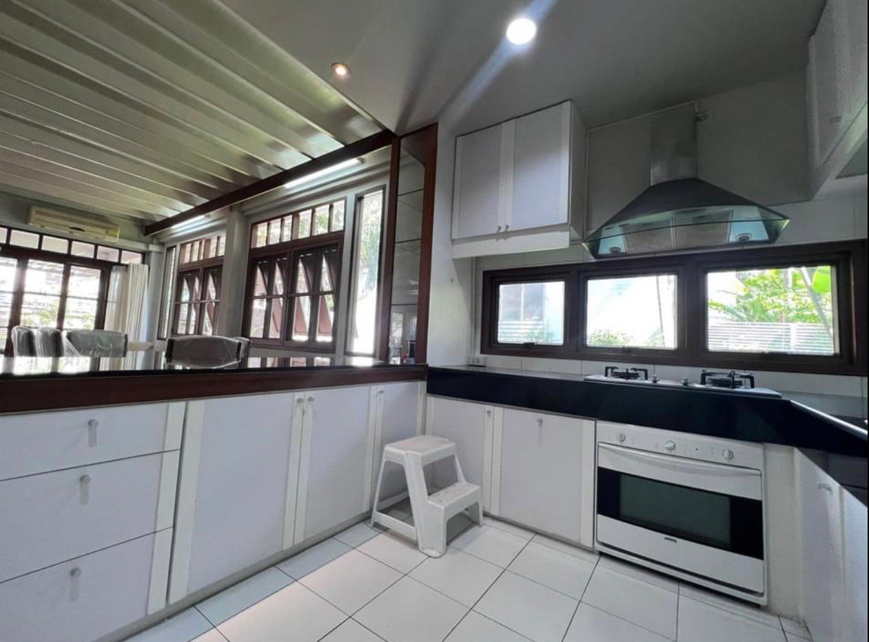 รูป LTHC5610 – Single House with Garden FOR RENT in Phrom Phong 3 beds 3 baths size 280 Sq.M. Nearby BTS Phrom Phong station ONLY 120k/Month - รูปที่ 5/8