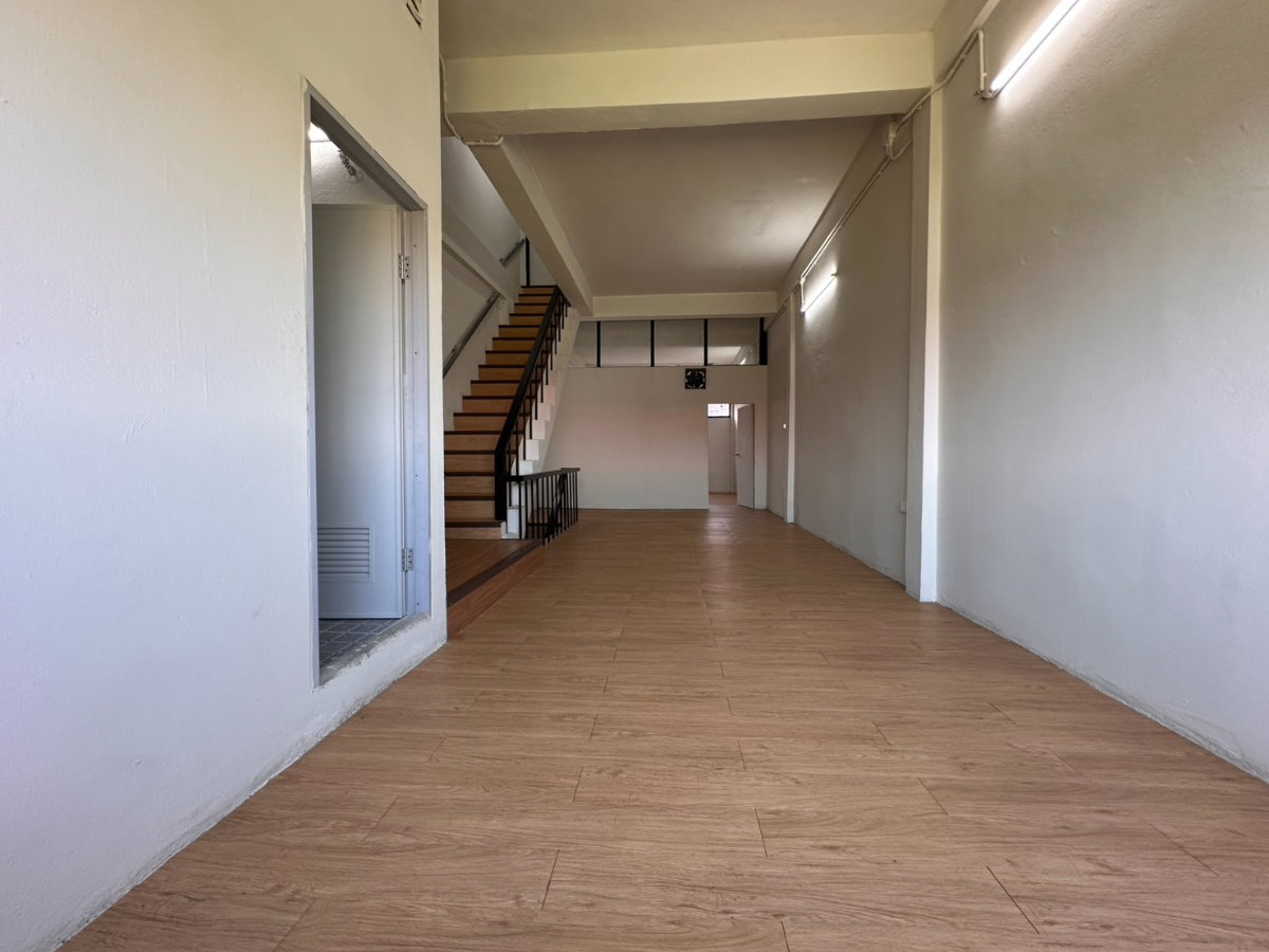 รูป ขายตึกแถวรีโนเวทใหม่ ใกล้แยกปอยหลวง เชียงใหม่   - รูปที่ 12/24