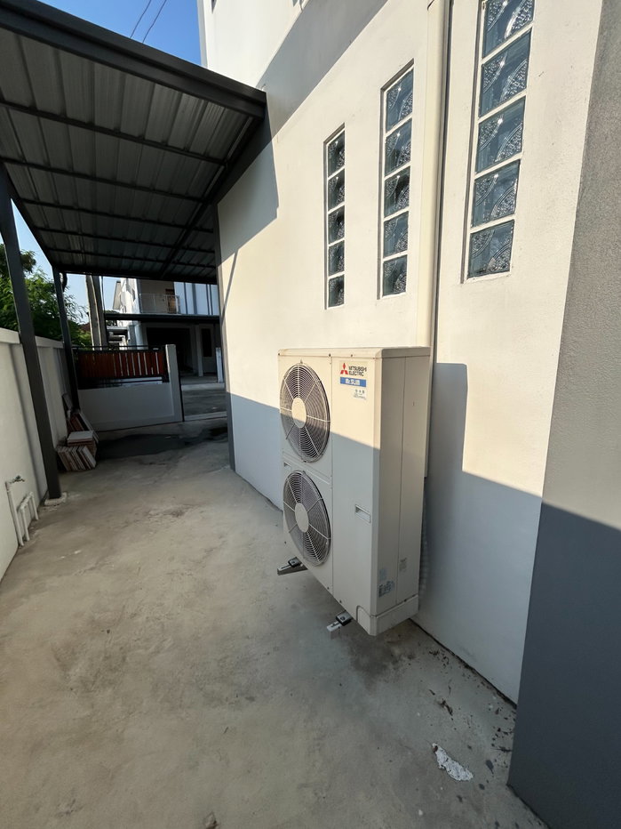 รูป ให้เช่าบ้านแฝดใหม่หลังมุม พร้อมเฟอร์นิเจอร์ครบ 3 ห้องนอน 3 ห้องน้ำ 2 ที่จอดรถ อ่างอาบน้ำ บางเขน ใกล้รถไฟฟ้าสายหยุด 19000 บาท - รูปที่ 4/27