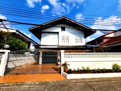 เช่าบ้านเดี่ยว ถนนลาดพร้าว : MHR77 Prime Location! บ้านเดี่ยวหลังใหญ่ 70 ตร.ว. ใจกลางห้วยขวาง ใกล้สถานทูตจีน เหมาะสำหรับครอบครัวใหญ่หรือ Expat