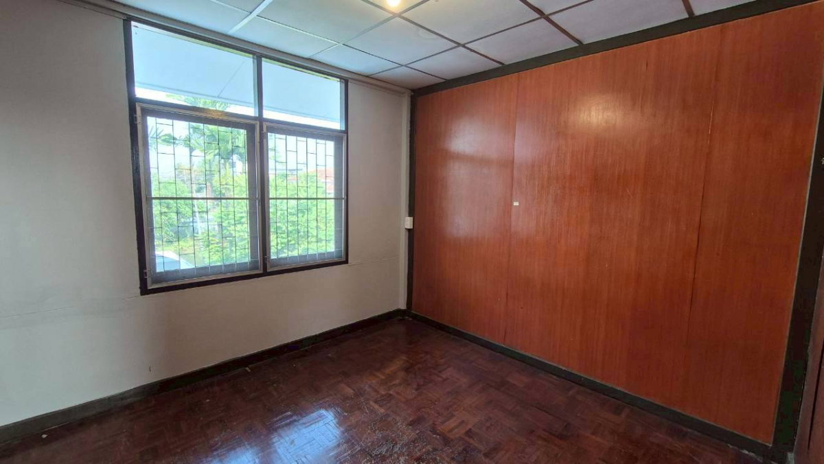 รูป ให้เช่าบ้านเดี่ยว 2 ชั้น เสรีไทย 57 - มีสวนข้างบ้านขนาดใหญ่ - รูปที่ 23/30