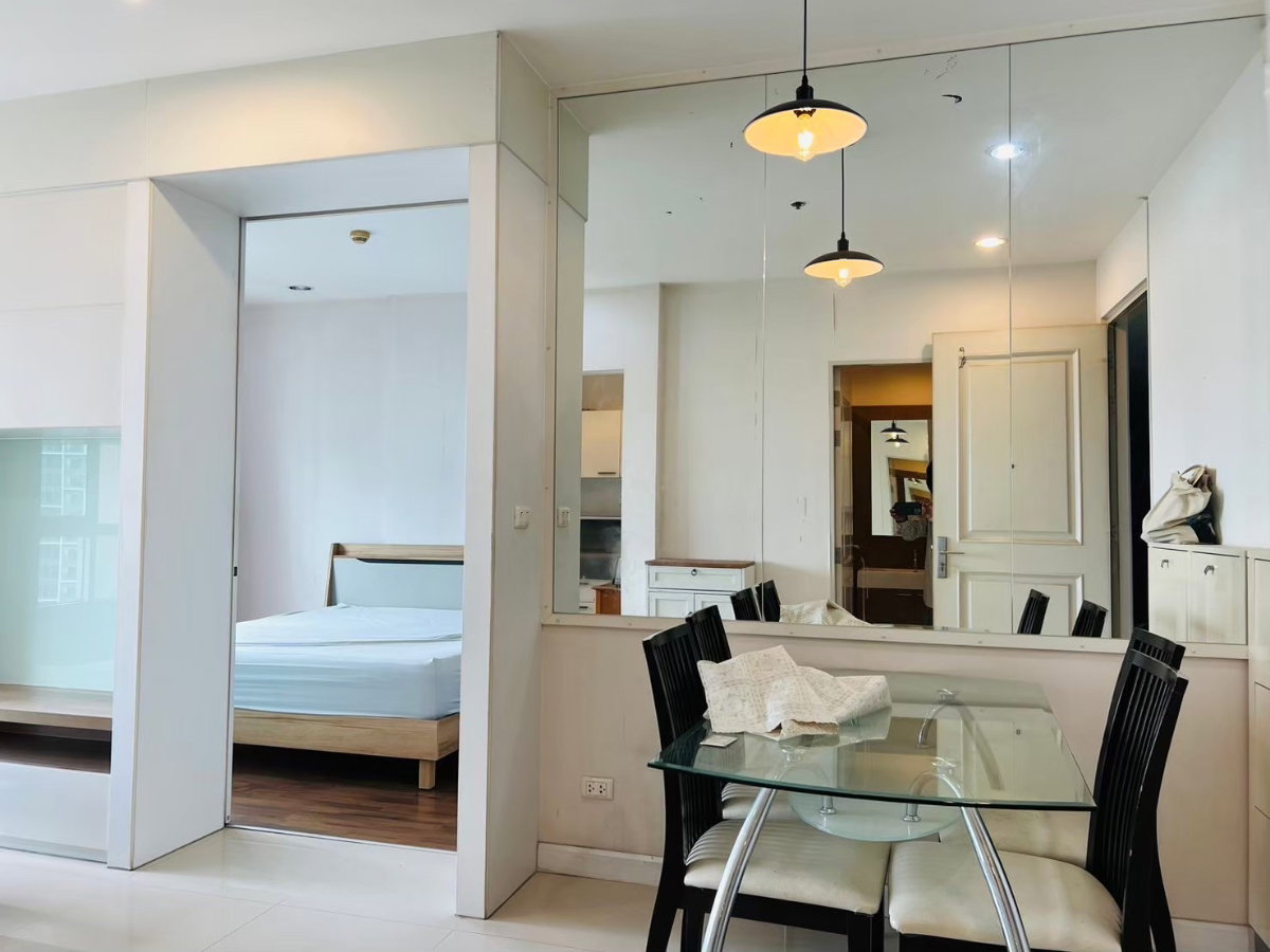 picture Q House Condo Sathon  For Sale 4,39 - 11/12