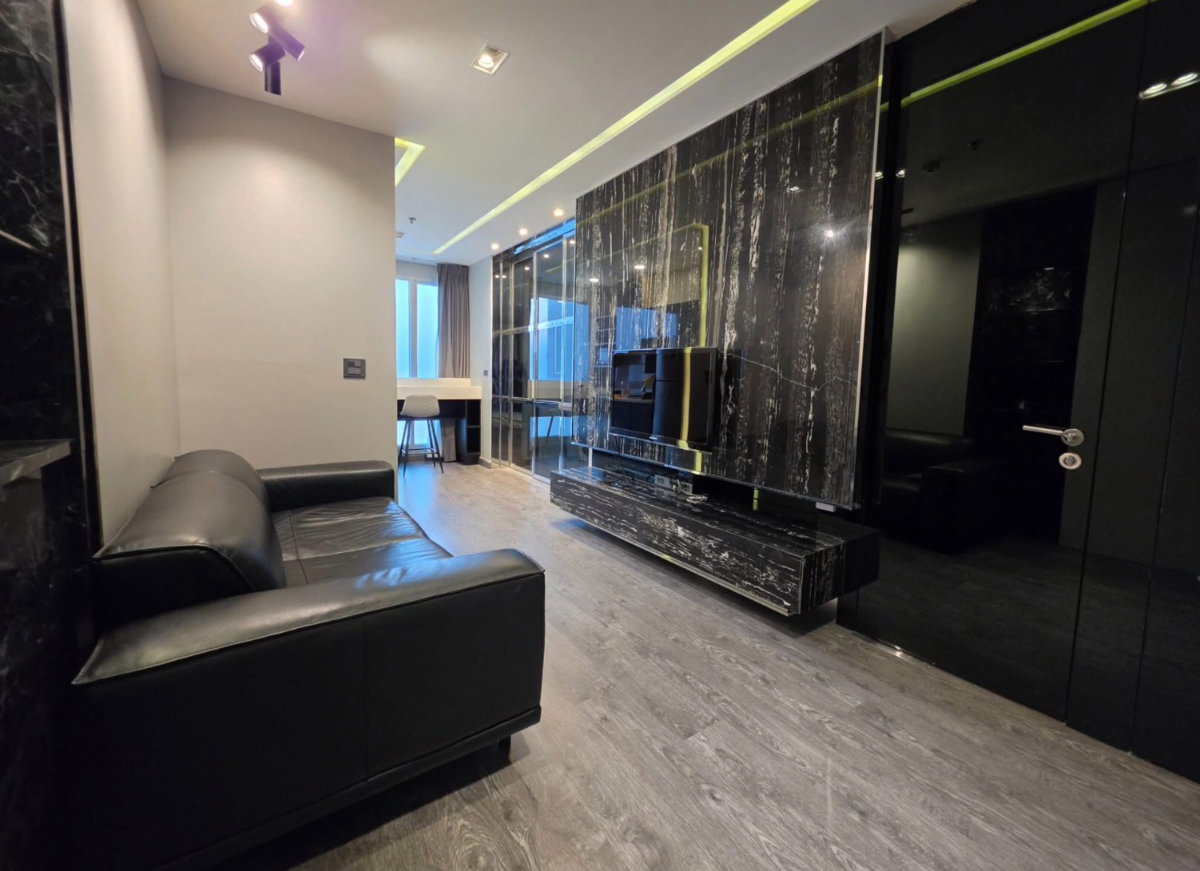 picture Rhythm Phahol -             Ari - 2/13