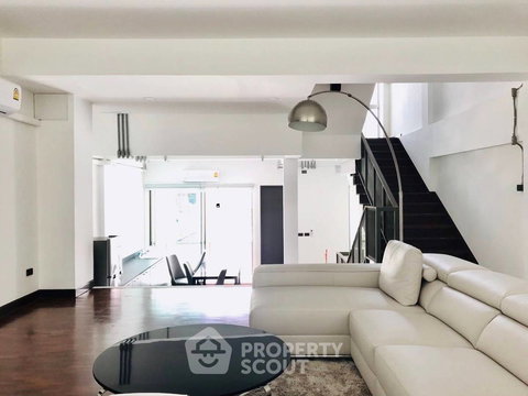 4-BR Townhouse close to Phrom Phong (ID 2751832)