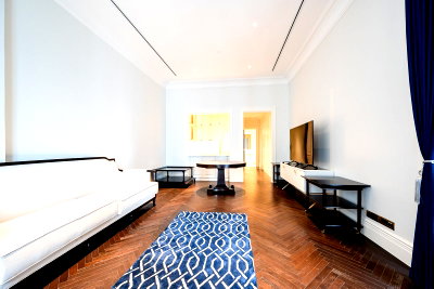 Condos for rent : LTHC5767 – 98 Wireless FOR RENT 2 beds 3 baths size 132 Sq.M. Nearby BTS Phloen Chit station ONLY 180k/Month