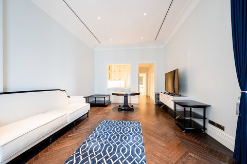 รูปภาพ LTHC5767 – 98 Wireless FOR RENT 2 beds 3 baths size 132 Sq.M. Nearby BTS Phloen Chit station ONLY 180k/Month